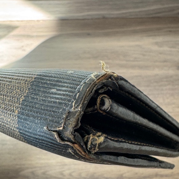 Fendi Long Wallet Has Call Outs - Clearance - Picture 4 of 10